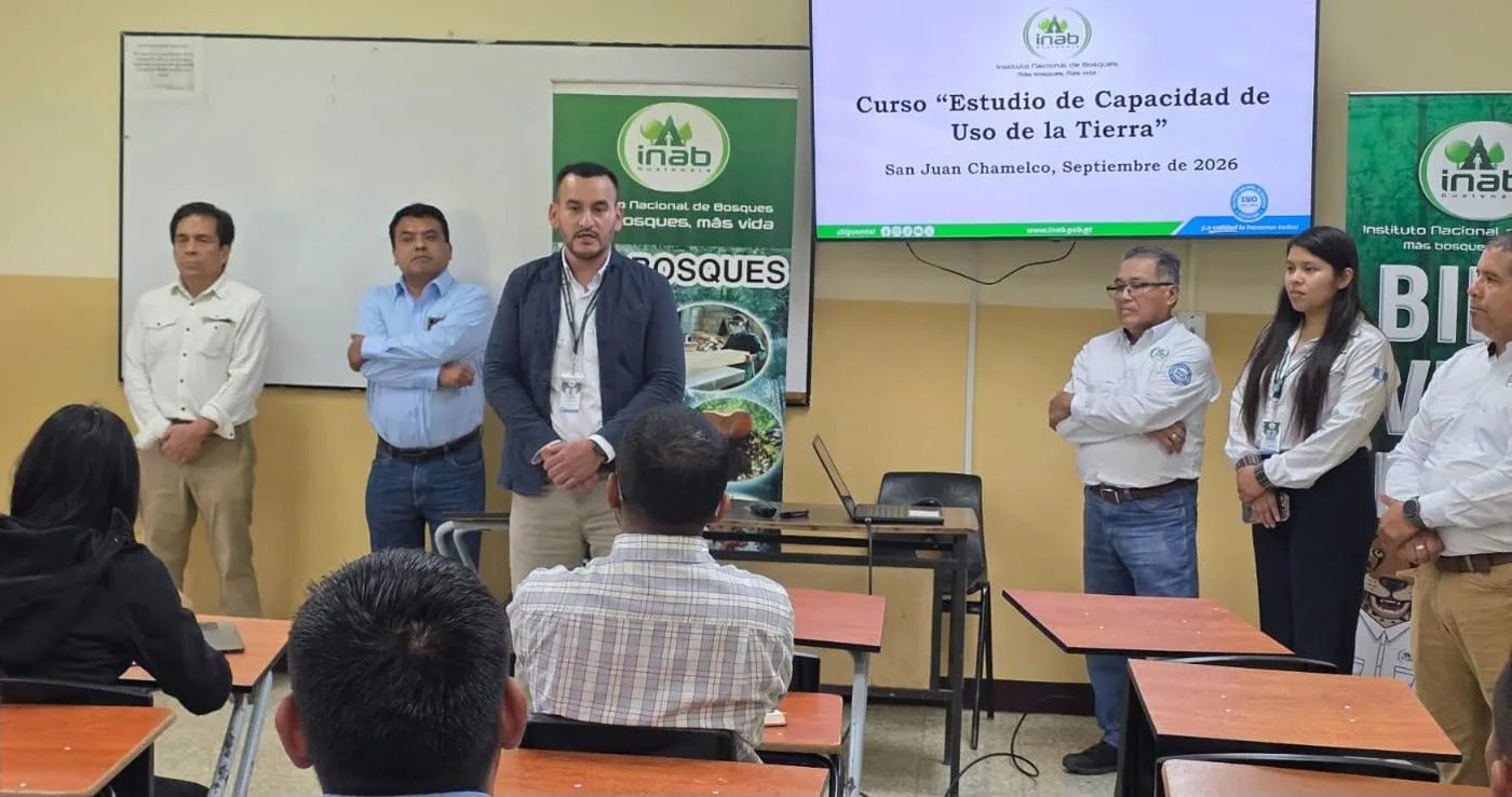 Puede ser una imagen de estudiar y texto
