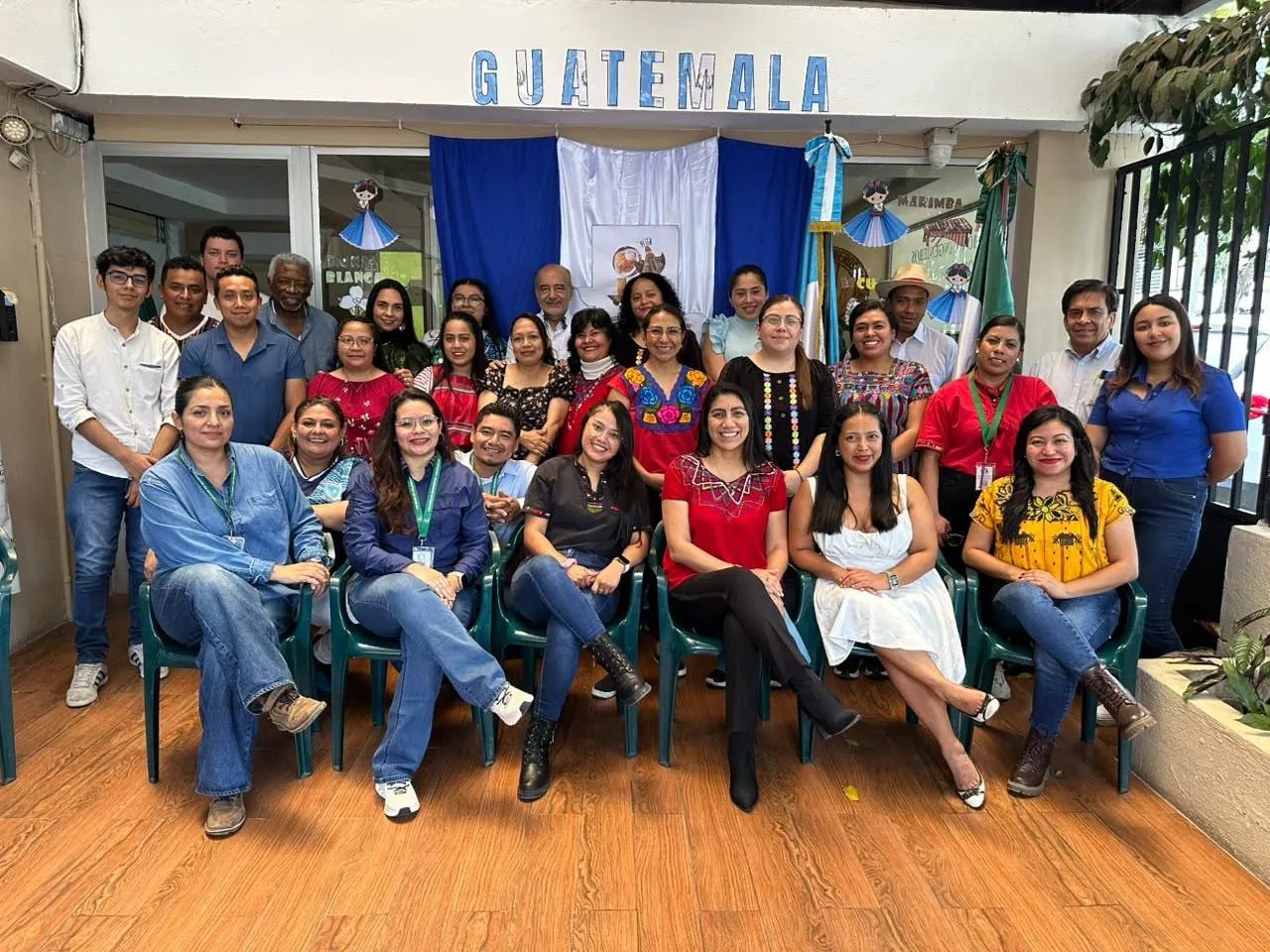 Grupo de participantes en una actividad institucional del CIAG en Guatemala