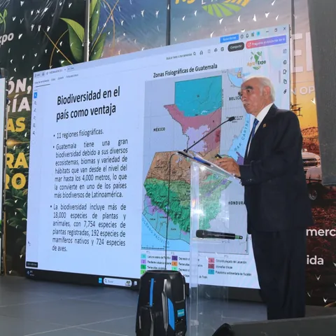 Conferencia sobre la biodiversidad de Guatemala como ventaja